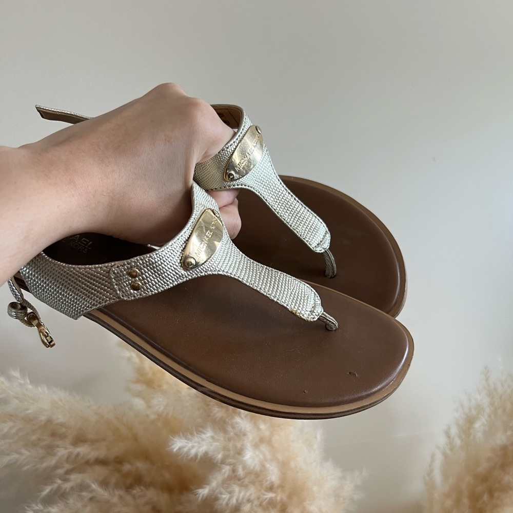 Women's MK Plate Flat Thong Sandals